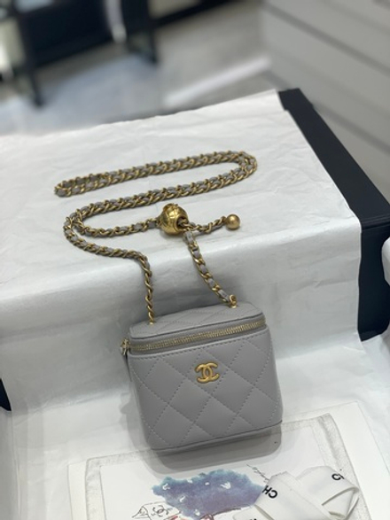 Chane1 Small Vanity with Chain 11 cm