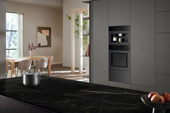 Индукционная стеклокерамич. панель с вытяжкой Miele KMDA7876FL-U 125 Gala Ed