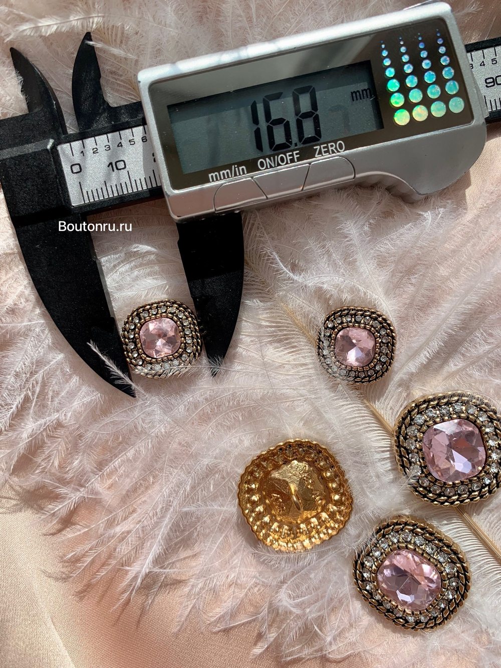 Пуговицы Квадрат золотые розовые со стразами и косичкой