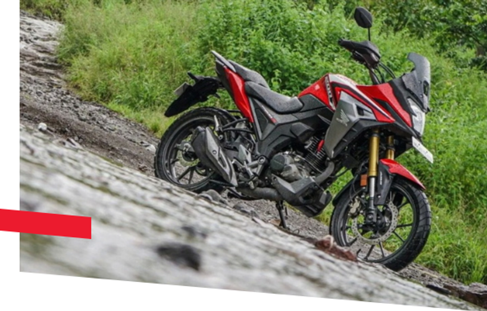 Мотоцикл Honda CB200X красный