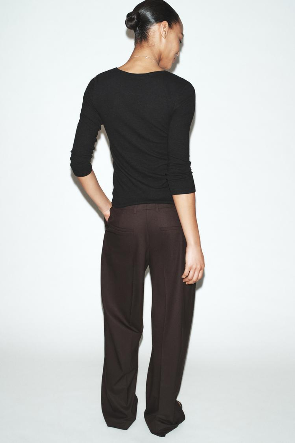 ZARA ФУТБОЛКА ИЗ ЛЬНА С ЭФФЕКТОМ ПОТЕРТОСТИ, ЧЕРНЫЙ