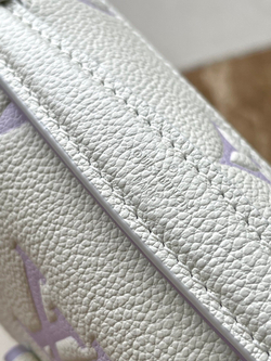 Louis Vuitton Pochette Metis East West