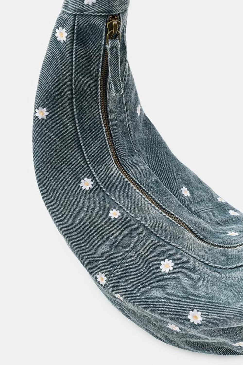 ZARA ДЖИНСОВАЯ СУМКА С ВЫШИВКОЙ МАРГАРИТКАМИ, СИНИЙ