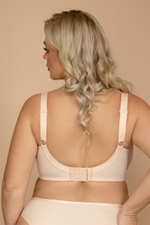 BETTY COFFEE Halfcupsoft Бюст