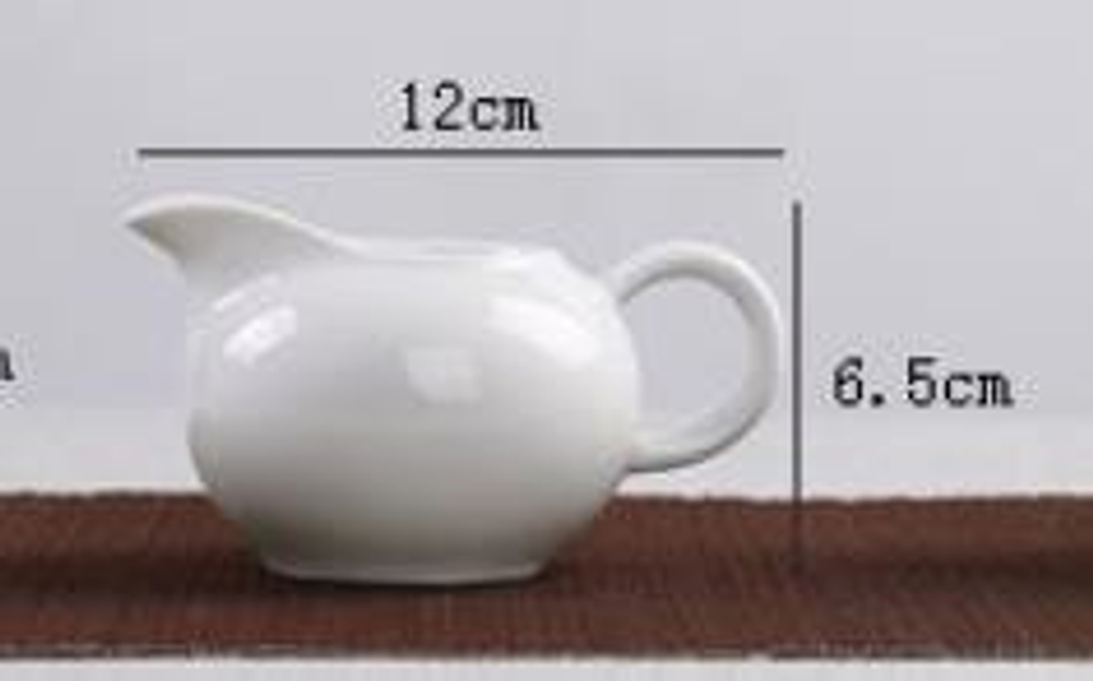 242064 Сливник (Чахай), фарфор. Цвет-белый, объем 120мл, размер 12 х 6,5см