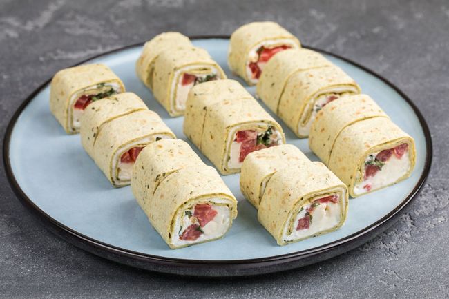 Тортилья с салатом Капрезе, 16 шт.