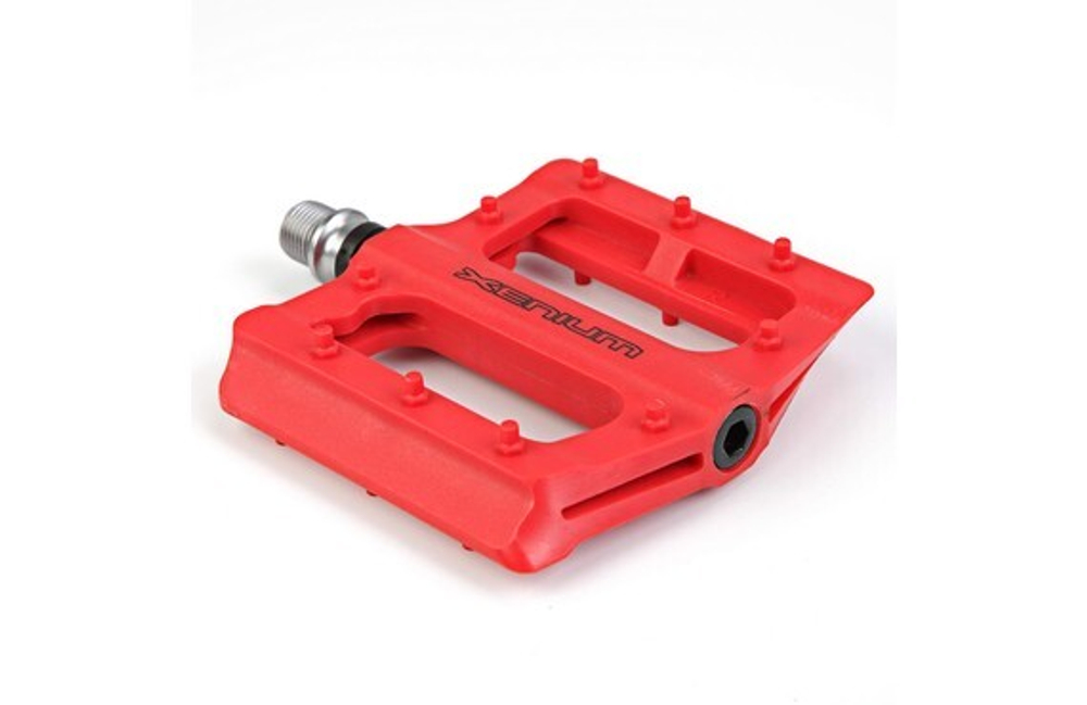 Педали Xenium P-12 пром. подш. шипы пластик 324гр Red-orange