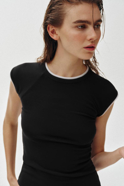 ZARA ФУТБОЛКА С ЭФФЕКТОМ ДВОЙНОГО РУКАВА, ЧЕРНЫЙ