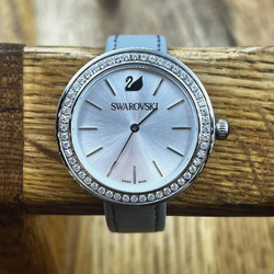 Часы Swarovski