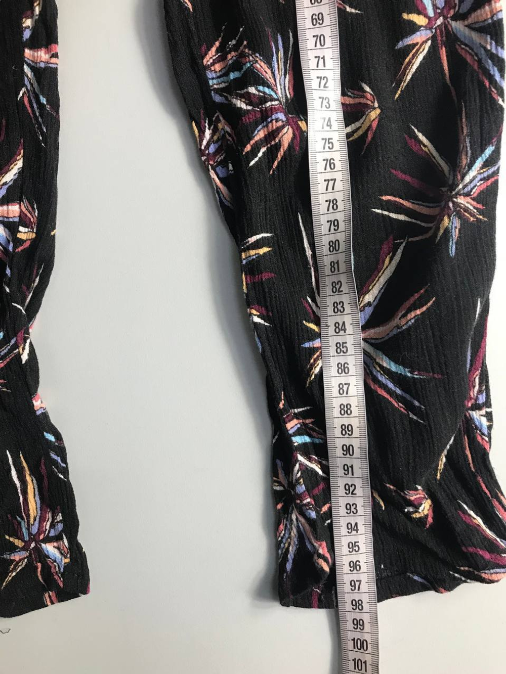 Брюки Koton с пальмами, маркировка 36, визуально на 42 размер