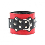 Красные наручники с чёрными проклёпанными ремешками с пряжкой (Цвет: красный с черным)