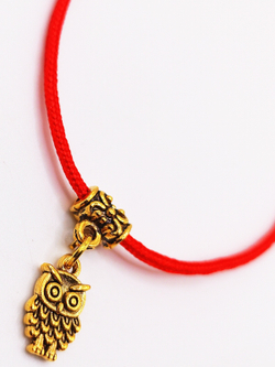 Красная нить от сглаза. Сова