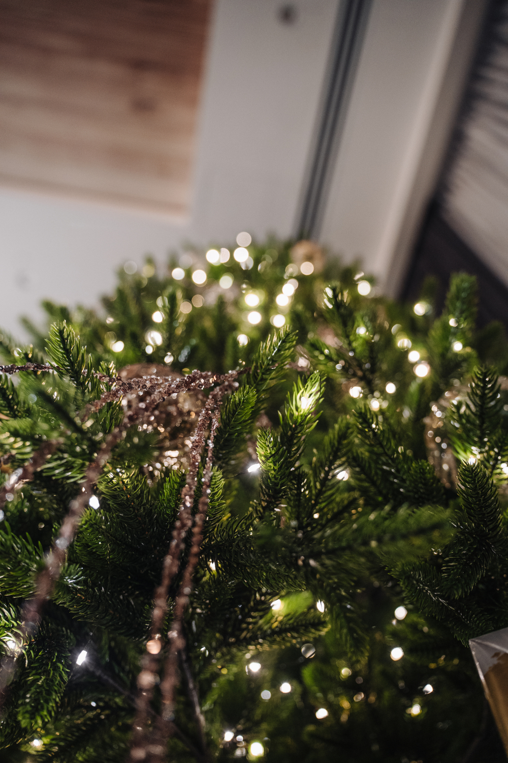 Дизайнерская зелёная ель «Новогодняя ночь»