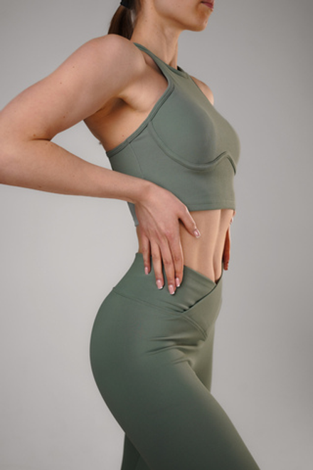 Легинсы клеш в рубчик с V-образным поясом