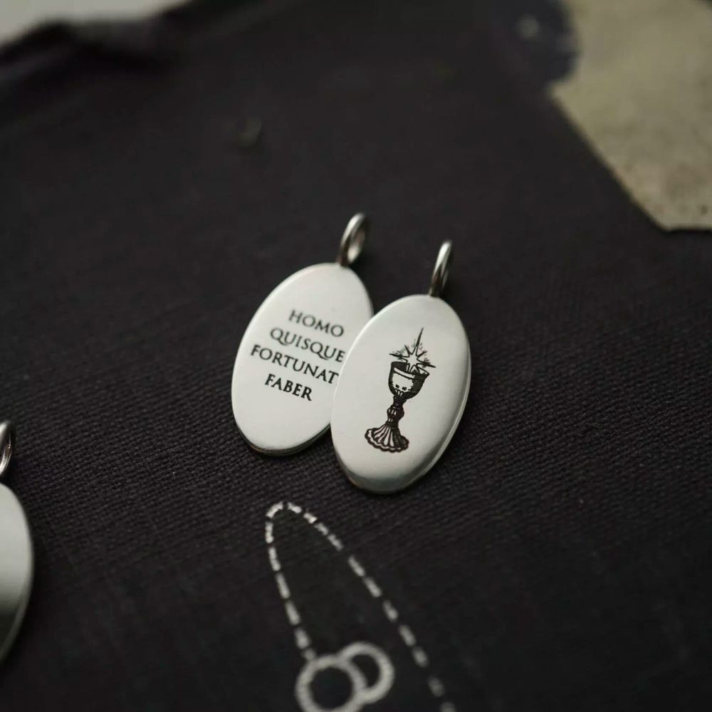 Подвеска Каждый человек, творец своей судьбы