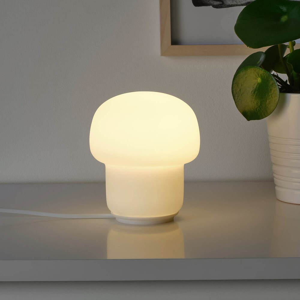 IKEA TOKABO  (ИКЕА ТОКАБО)  -  Настольная лампа, опаловое белое стекло