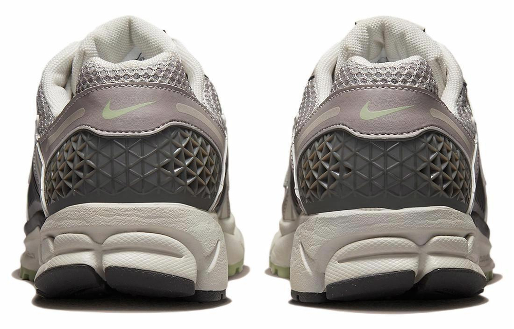 Кроссовки Nike Air Zoom Vomero 5 (Женская размерная сетка)