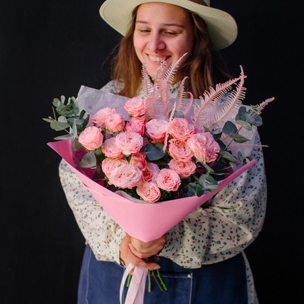 33. Утонченный букет из кустовой розы