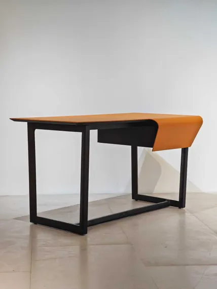 Письменный стол с ящиком 4570, экокожа цвета охра