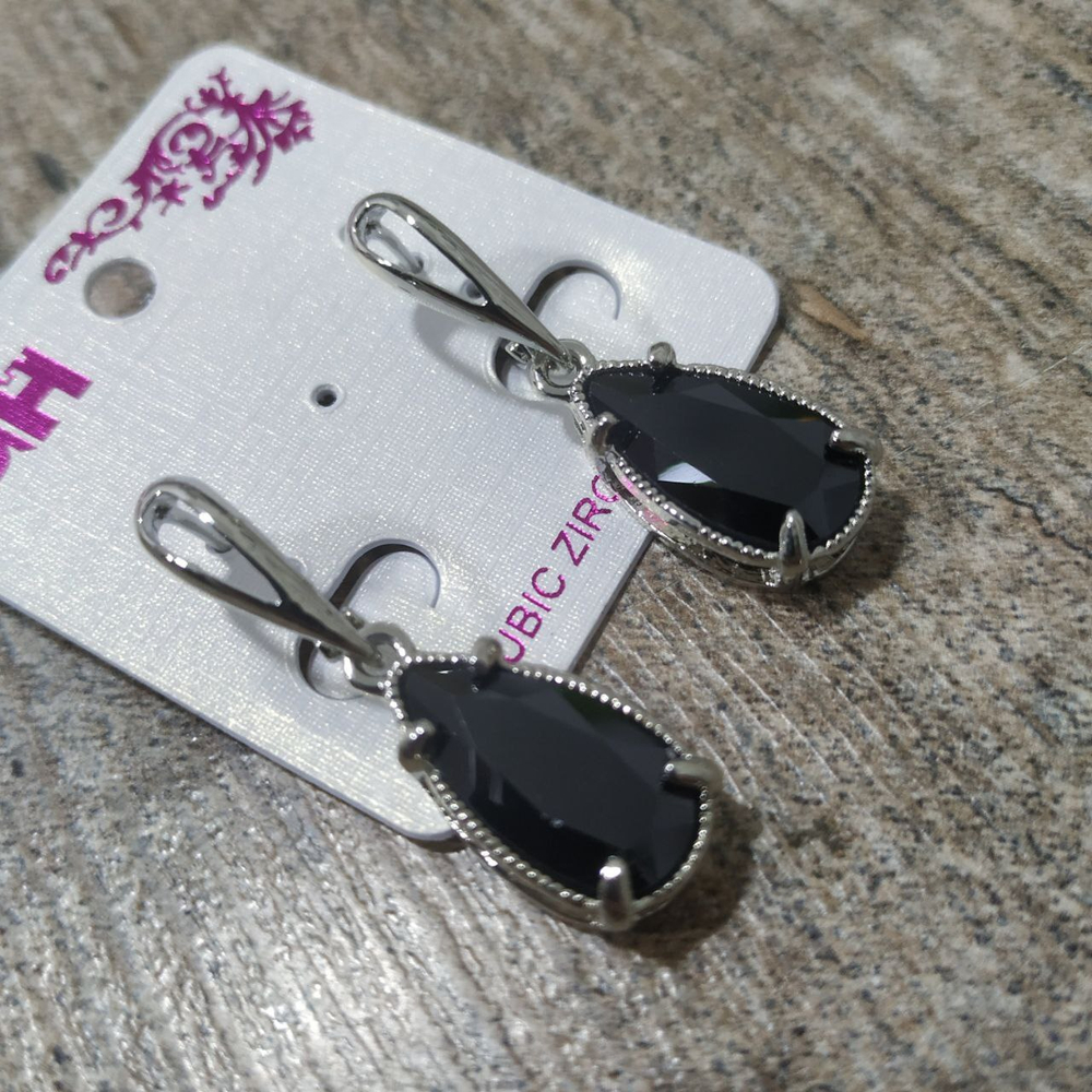 Серьги на англ.заст. Cubic Zirconia подвеска капля большая в оправе цвет черный металл серебристый