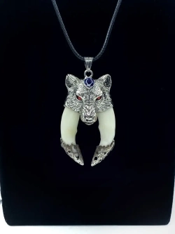 Защитный магический кулон амулет с настоящими Клыками Волка