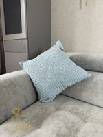 Подушка декоративная "Кружево" голубая 45x45x10см от J-LINE