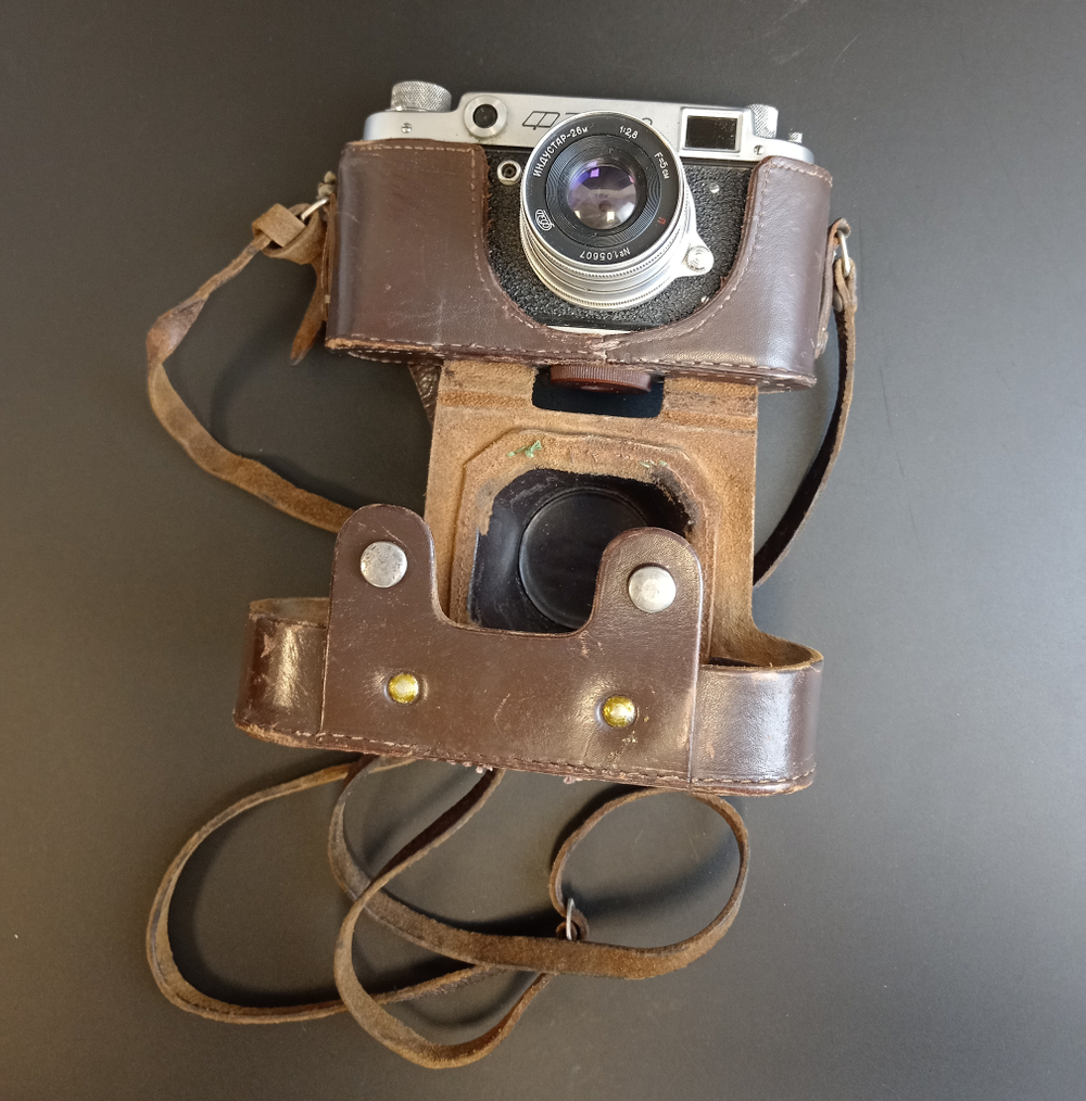 Фотоаппарат "ФЭД-2" с объективом "Индустар" в оригинальном кофре с коробкой , металл, стекло, кожа, Харьковский машиностроительный завод им. Дзержинского (ФЭД), СССР, 1961-1979 гг.