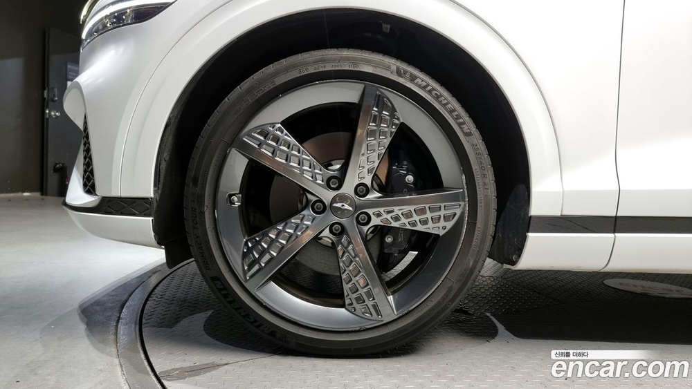 Genesis GV70 2.5T Бензин 2WD (05.2021)