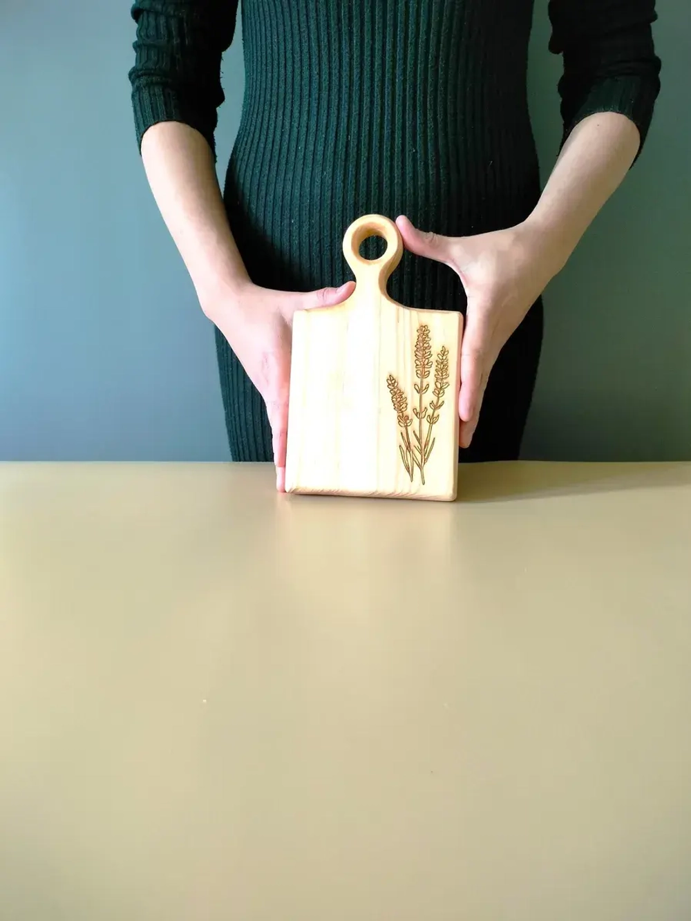 Доска разделочная из дерева сервировочная