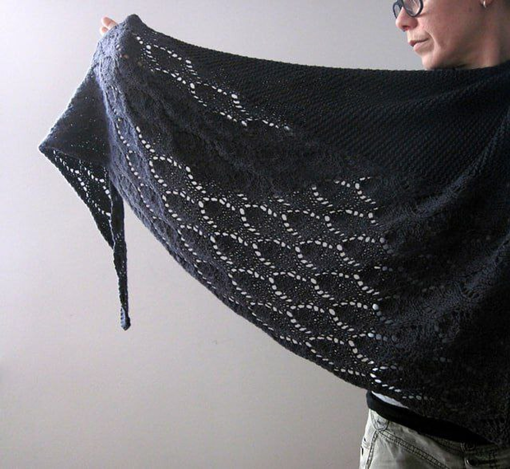 Описание по вязанию шали спицами "Rosy"