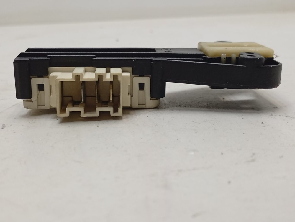 WF0500NZW кт52 Устройство блокировки люка для стиральной машины Samsung DC64-01538A б/у