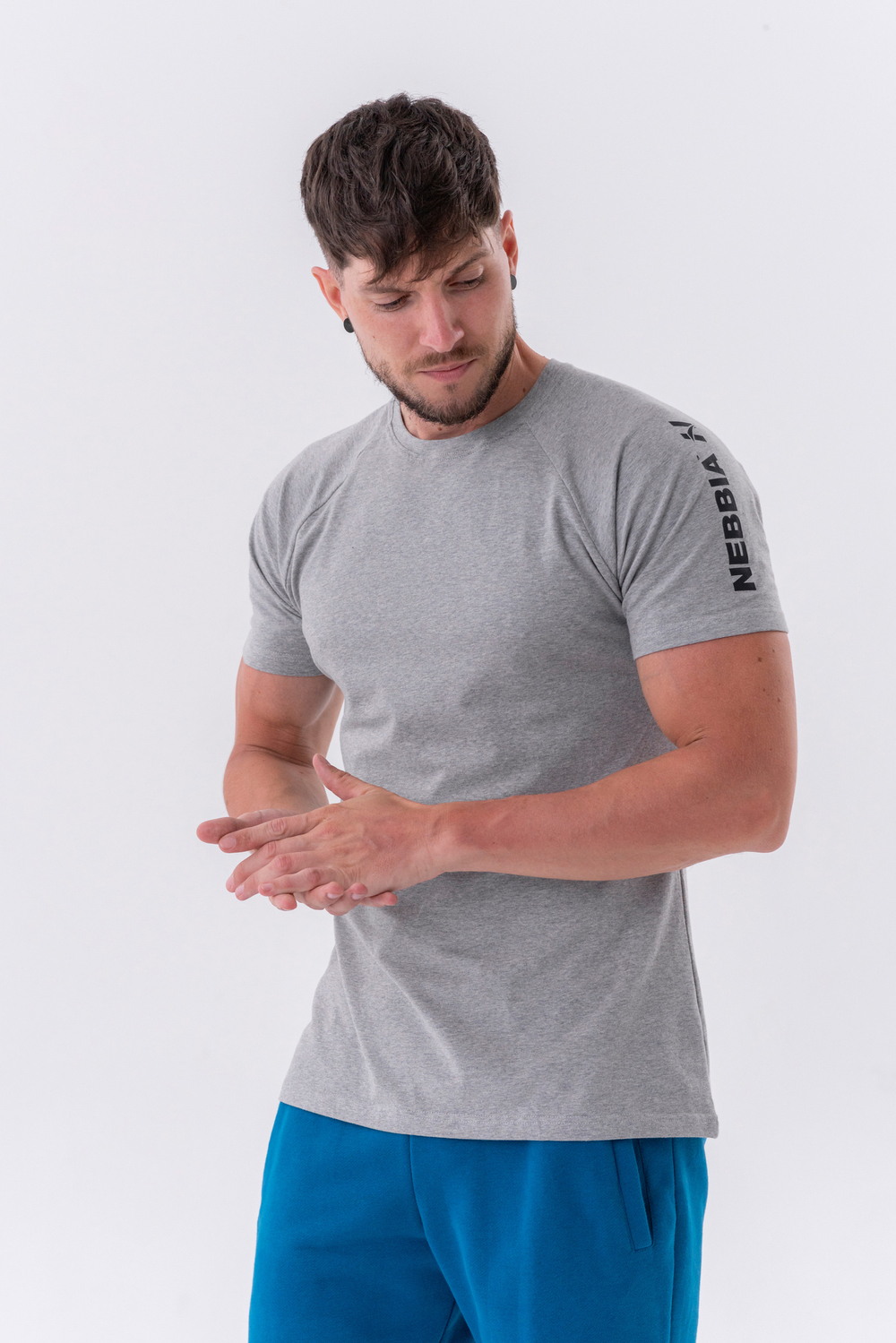 Мужская футболка Nebbia Sporty Fit T-shirt “Essentials” 326 L.grey