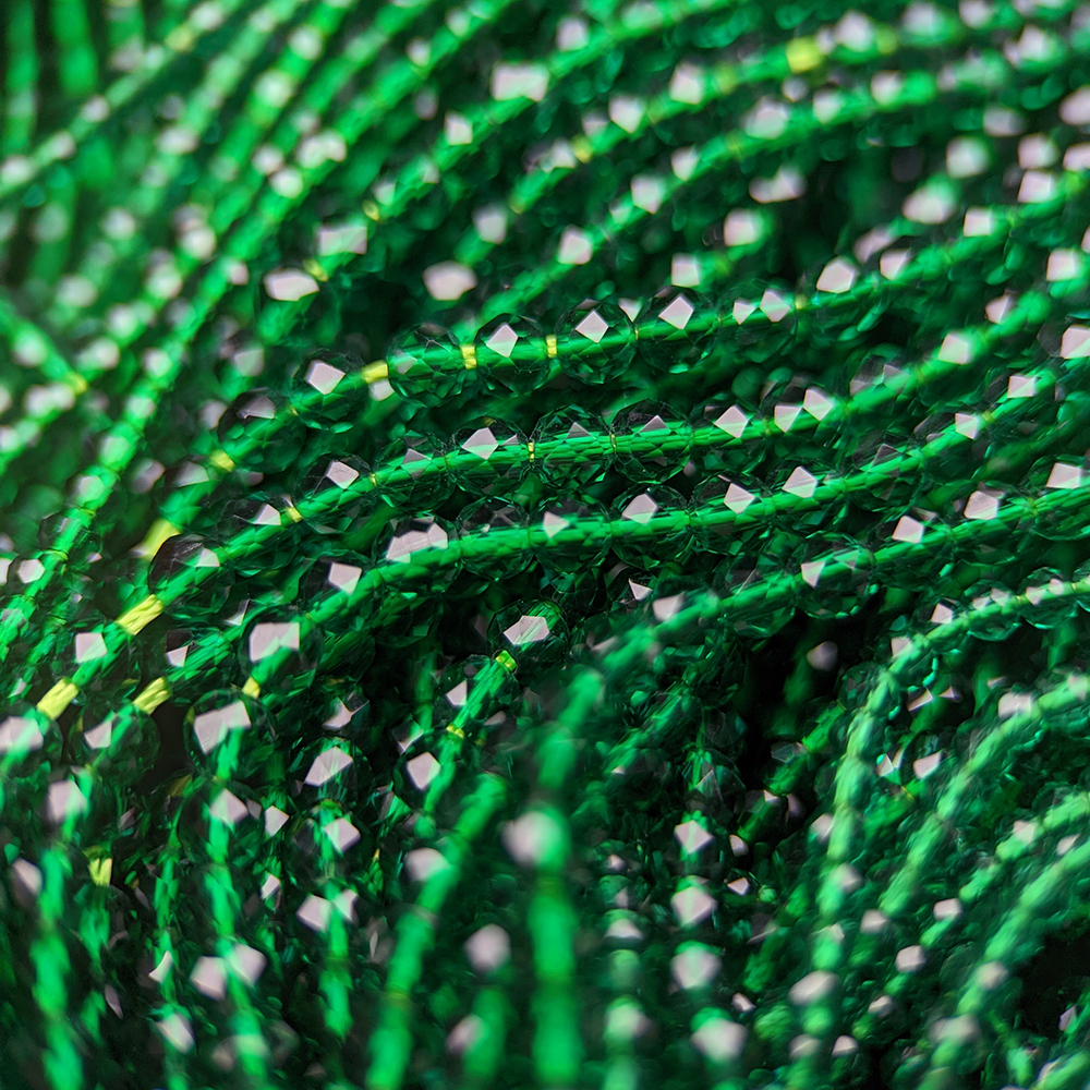 Изумрудная шпинель синтетическая, 3мм, шар, микроогранка