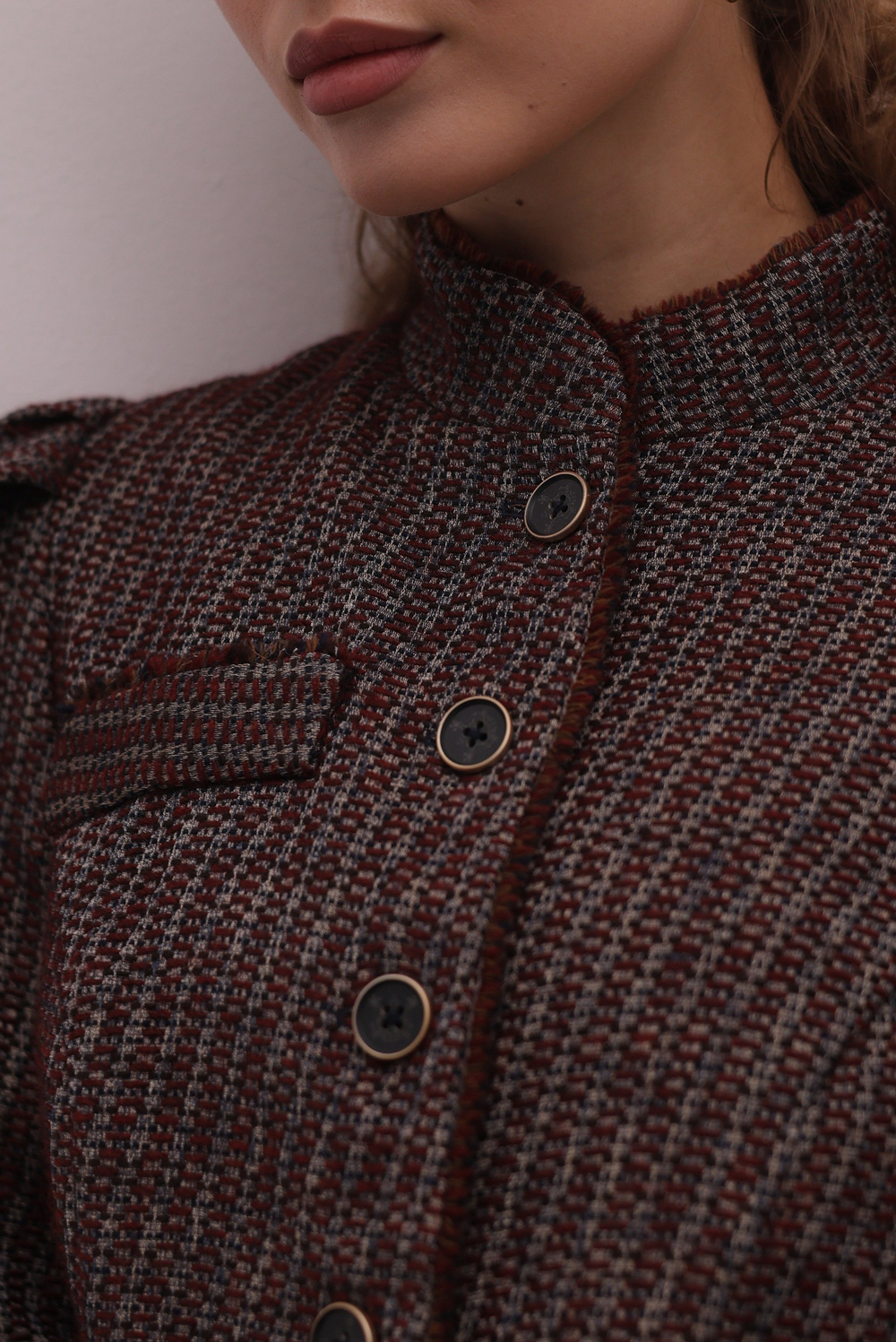 Приталенный жакет на пуговицах