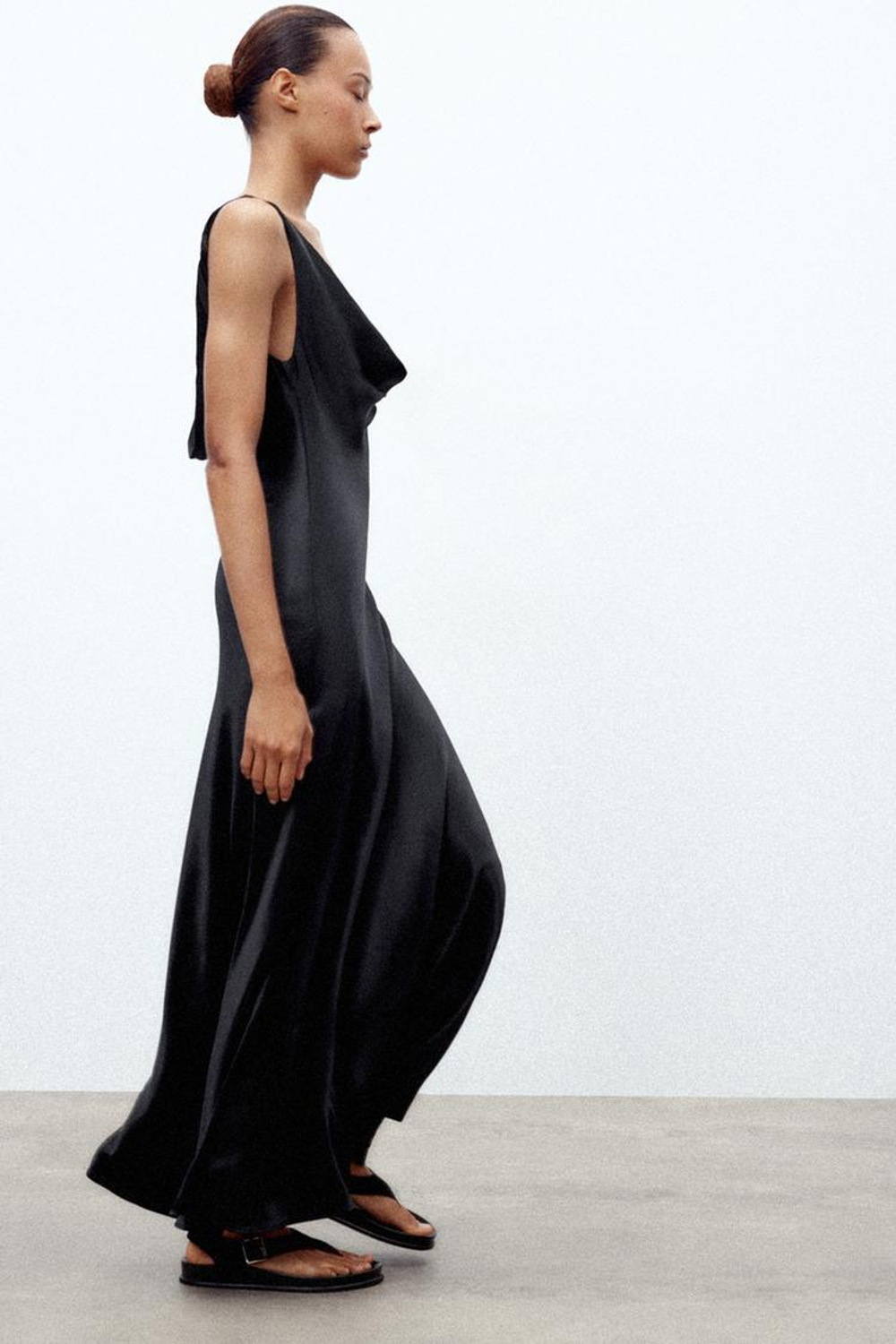 ZARA ДЛИННОЕ АТЛАСНОЕ ПЛАТЬЕ ИЗ КОЛЛЕКЦИИ ZW, ЧЕРНЫЙ