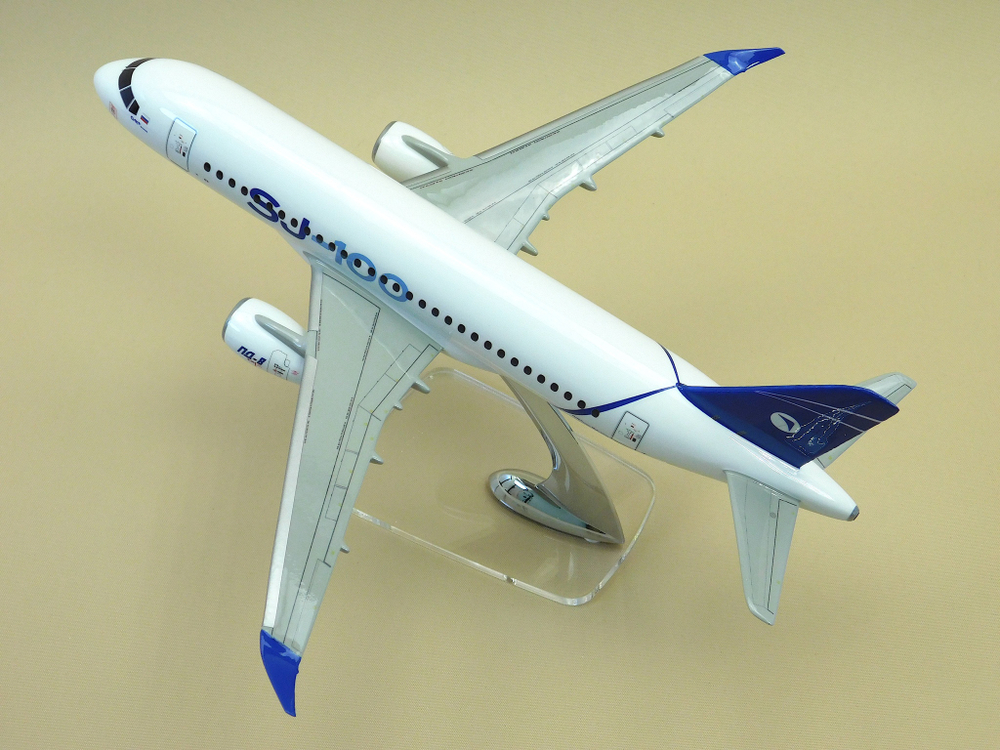 Модель самолета SJ-NEW (М1:100, Иркут с винглетами)