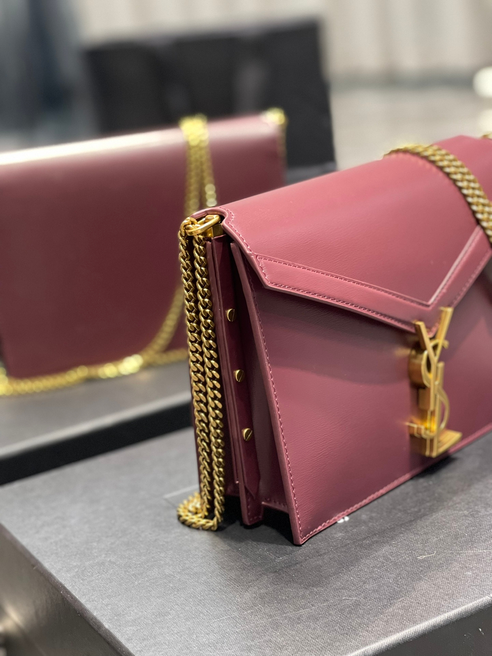 Saint Laurent Cassandra Medium 22 cm