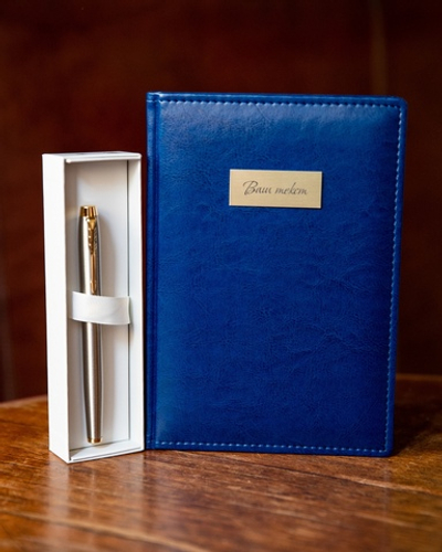 Подарочный набор с позолотой: Ежедневник недатированный и Ручка-роллер Parker IM  Metal GT (синий)