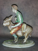 Статуэтка. Фарфор. Мальчик на ослике. Capodimonte. Италия