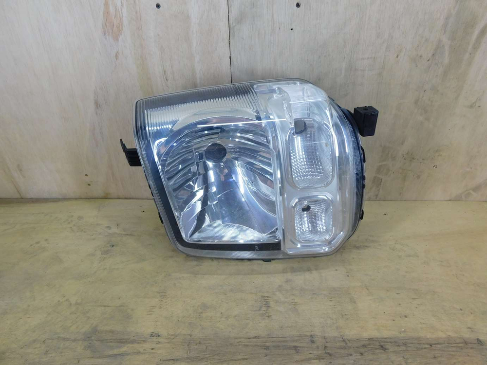 фара левая Suzuki Every DA17V 2021