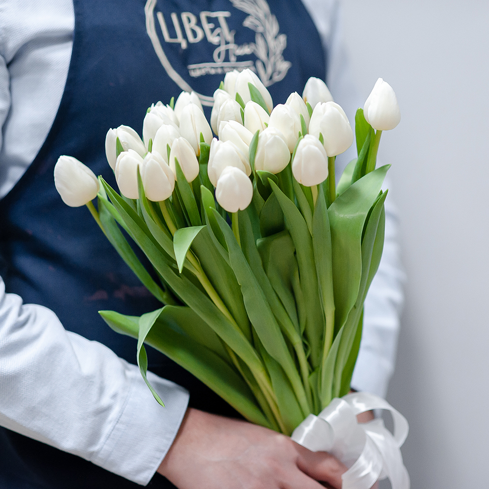 Тюльпаны белые под ленту