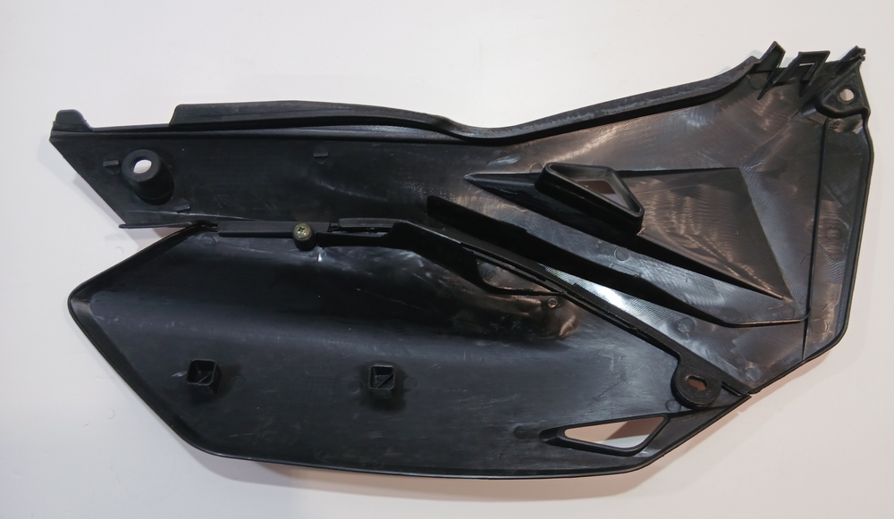 Пластик боковой центральный левый Мотоцикл Kugoo JL300