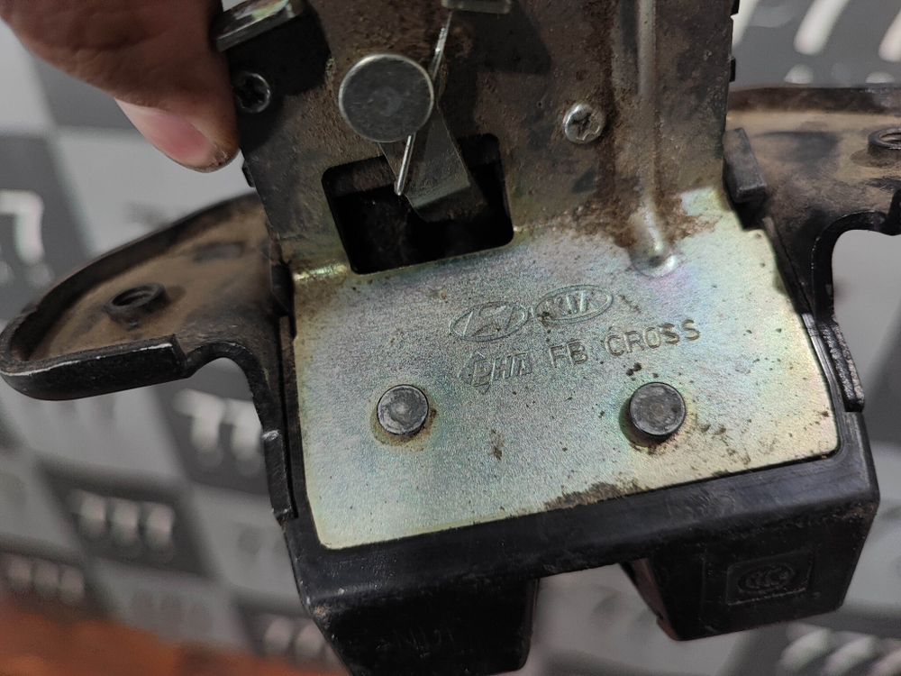 Замок крышки багажника Kia Rio 4 X-Line 17-нв Б/У Оригинал 81230H0200