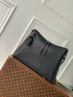 Louis Vuitton Hand It All MM