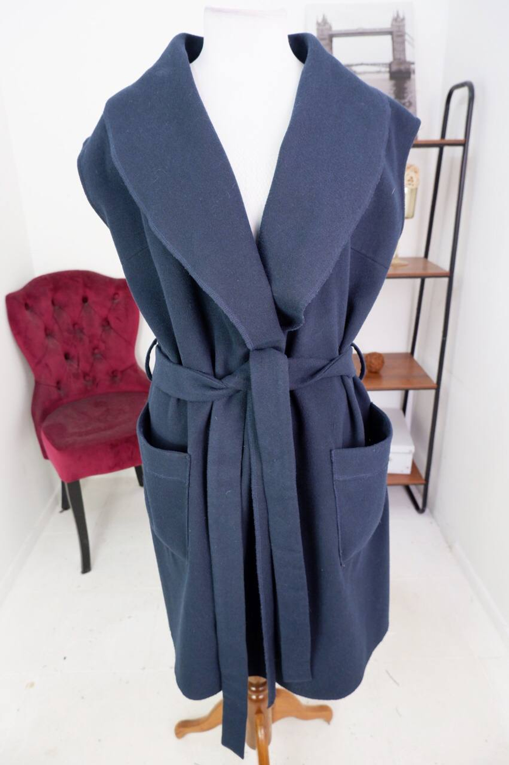 Жилетка Marina Andreeva с поясом, визуально на 44 размер