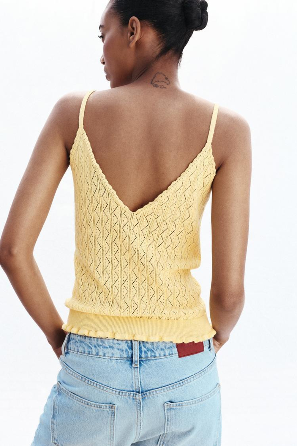 ZARA ТРИКОТАЖНЫЙ ТОП С ВОЛАНАМИ И ПЕРФОРАЦИЕЙ, СВЕТЛО-ЖЕЛТЫЙ