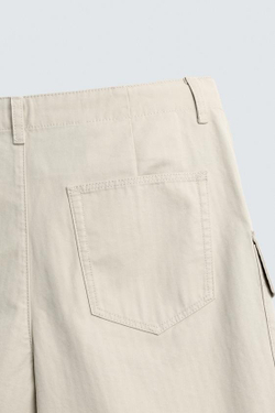 ZARA ШОРТЫ КАРГО ИЗ ТКАНИ В ЕЛОЧКУ, ПЕСОЧНЫЙ