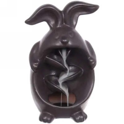 Подставка под стелющиеся благовония «Кролик на удачу» цвет коричневый 10*9*17,5см