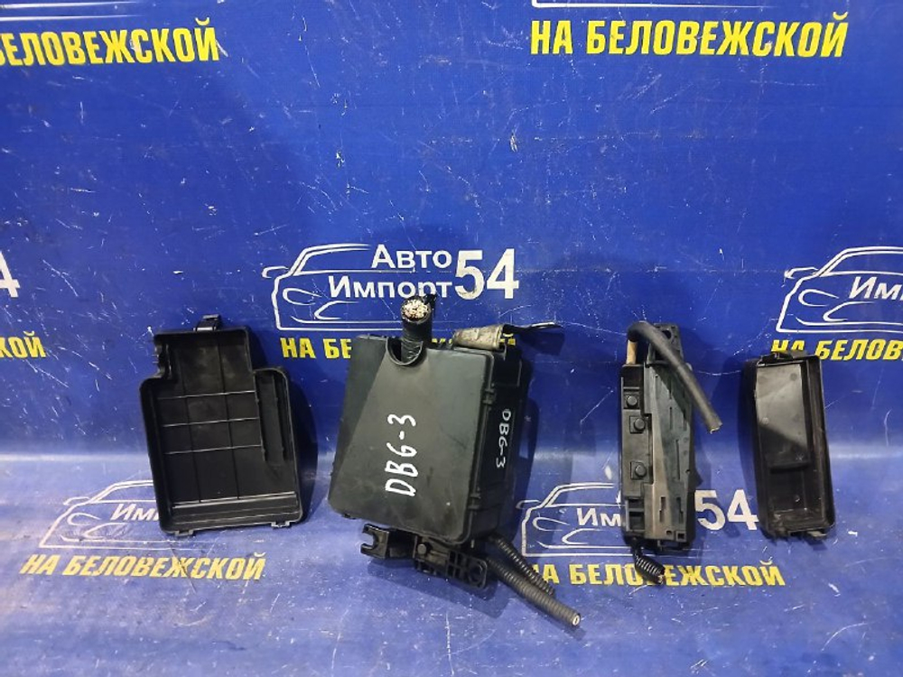 Блок предохранителей подкапотный Honda INTEGRA 2000