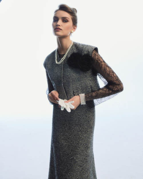 УКОРОЧЕННЫЙ ЖИЛЕТ ИЗ ТВИДА С ЛЮРЕКСНОЙ НИТЬЮ